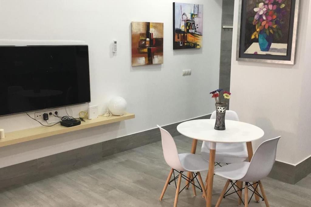 Apartamento A, A 3 Minutos De La Estacion Central De Bus Y Tren Málaga Eksteriør billede
